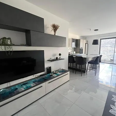 Xlendi - Seafront 2 Bedroom Apartment, Fully Air-Conditioned And Equipped With All Amenities Exterior photo