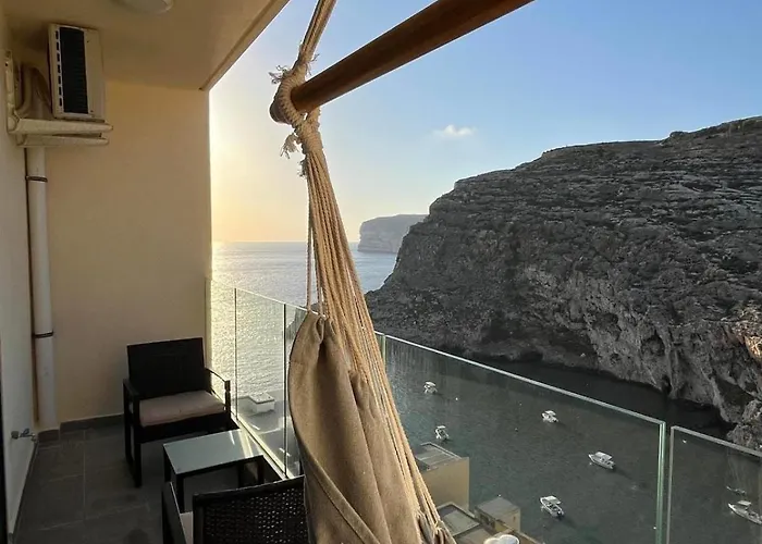 Xlendi - Seafront 2 Bedroom Apartment, Fully Air-Conditioned And Equipped With All Amenities