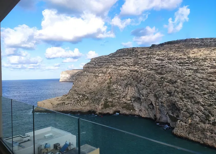 Xlendi - Seafront 2 Bedroom Apartment, Fully Air-Conditioned And Equipped With All Amenities
