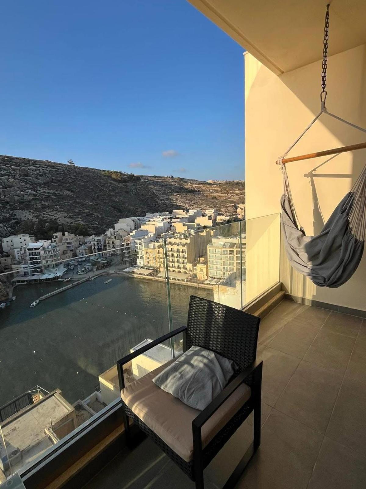 - Seafront 2 Bedroom Apartment, Fully Air-conditioned And Equipped With Amenities *