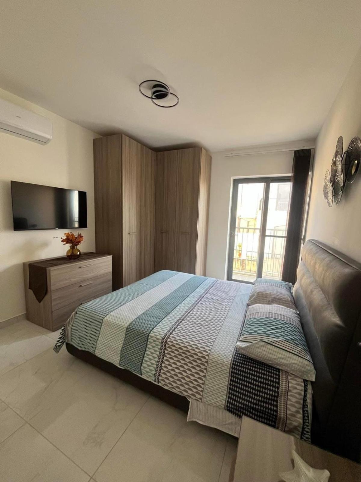 - Seafront 2 Bedroom Apartment, Fully Air-conditioned And Equipped With Amenities Apartamento
