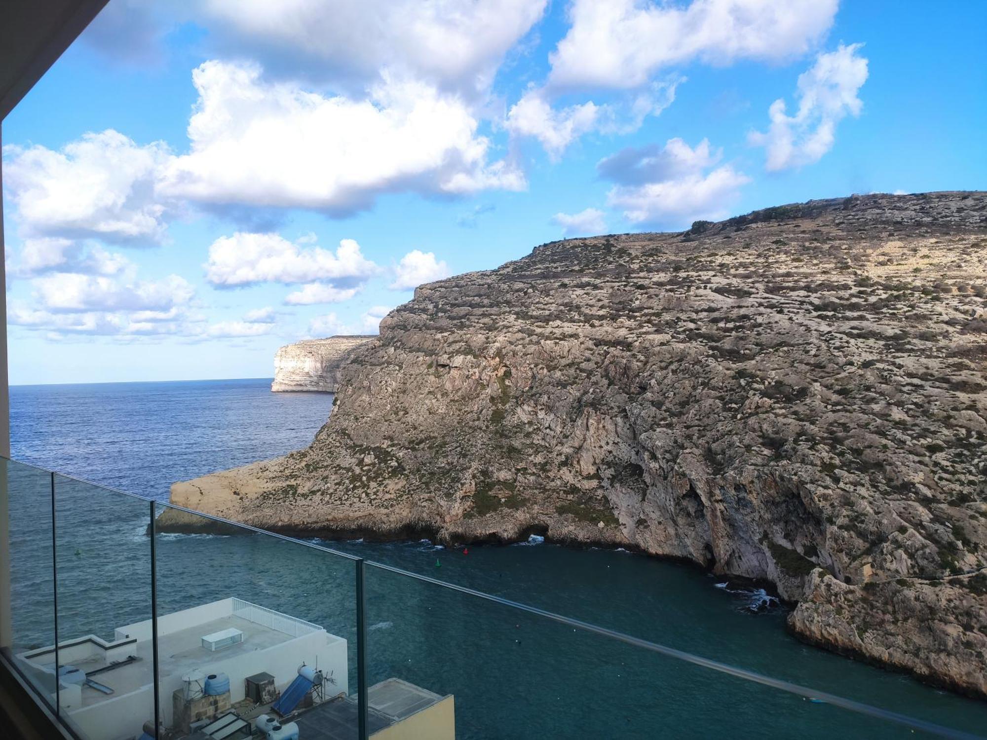 Apartamento - Seafront 2 Bedroom Apartment, Fully Air-conditioned And Equipped With Amenities